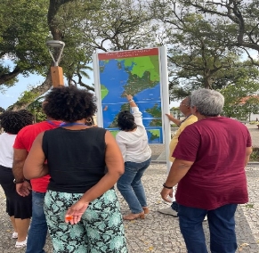 Grupo de pessoas em um parque

Descrição gerada automaticamente